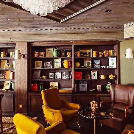 Hotel Le Fitz Roy, A Beaumier