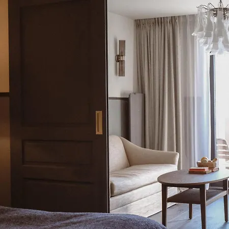 Hotel Le Fitz Roy, A Beaumier